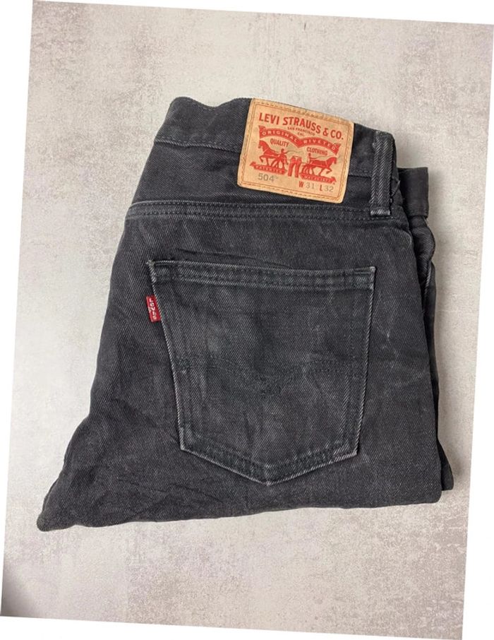 Jean levis noir troué 504 W31 L32