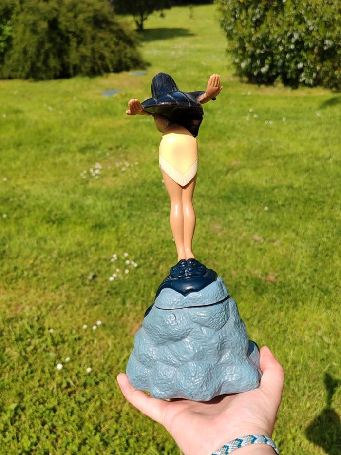 Grande figurine vintage Pocahontas sur son rocher - photo numéro 10