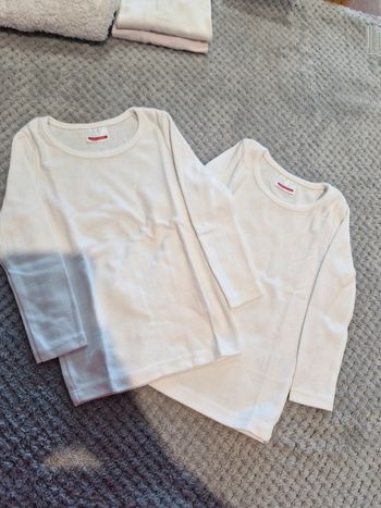 Lot 2 t-shirt Damart chaud fille 23 mois