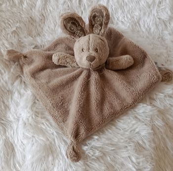 Doudou lapin carré plat taupe - Bandana - Simba 