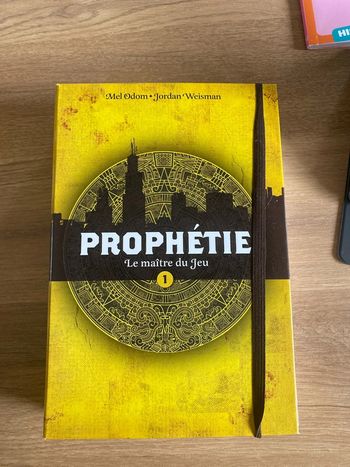 Livre intitulé Prophétie le maitre du jeu