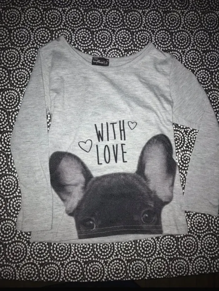 T shirt manches longues 3 ans chien influx très bon état