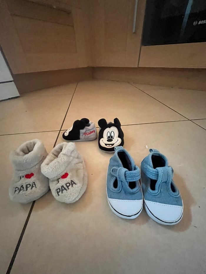 Paire de chausson/ chaussures taille 17 ( prix à l’unité )