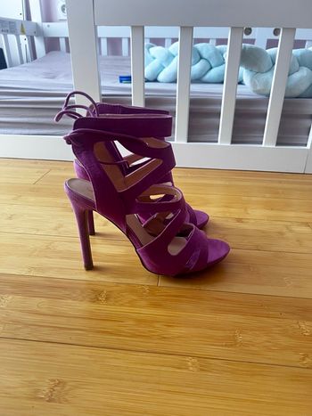 Sandales à talons violet fuchsia – lanières croisées – à lacets