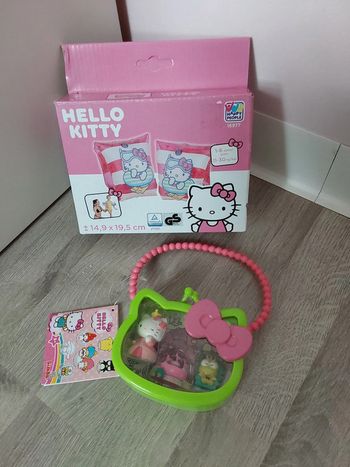 Lot Hello Kitty Brassards + figurines 💕