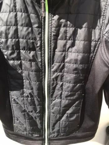 Veste noire 12 ans