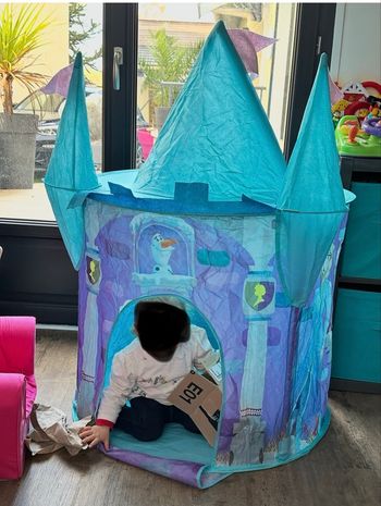 Tente et marelle reine des neiges