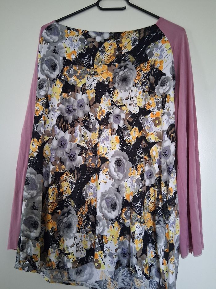 Sweat shirt rose multicolore "t-"46-48" - photo numéro 2