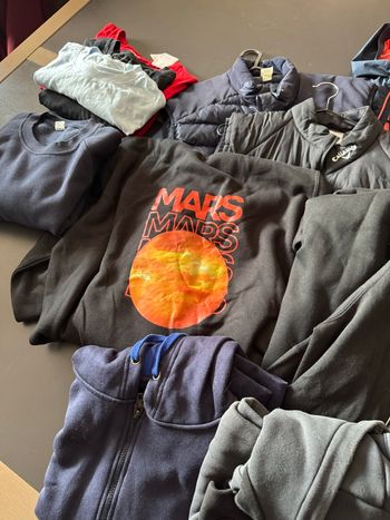 Lot de 13 vêtements 
