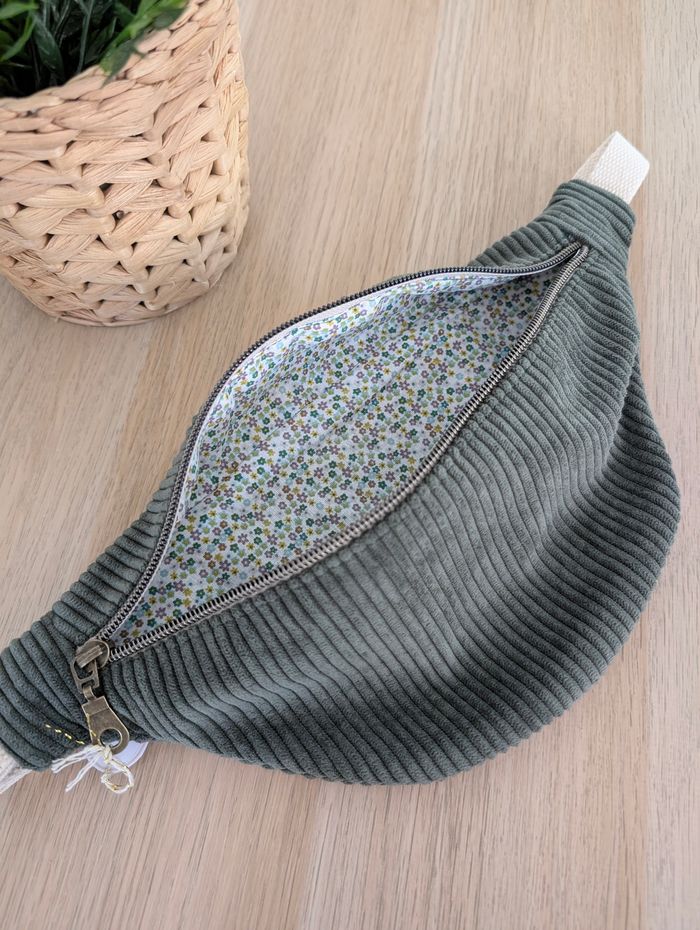 Sac banane enfant  velours côtelé vert kaki - photo numéro 2