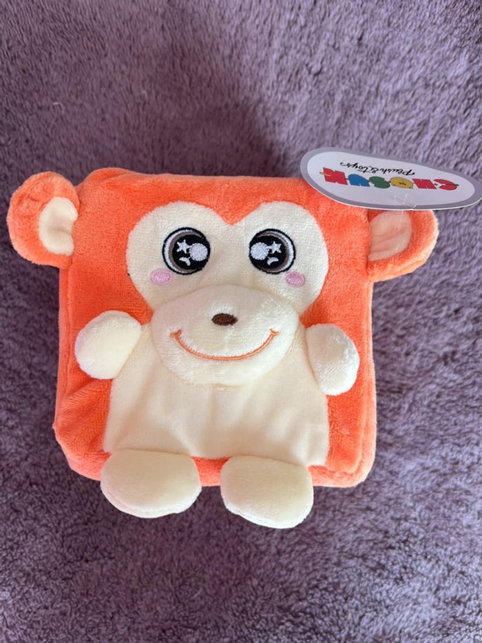 Peluche singe cube