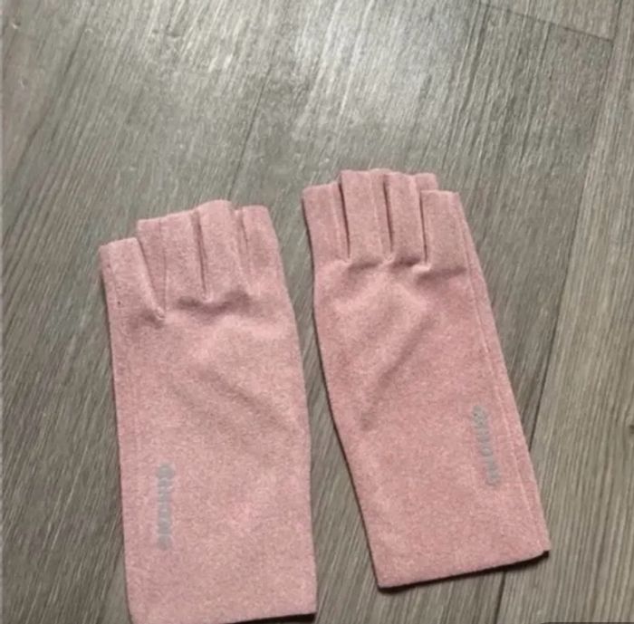 Mitaines  CHAUDES pour femme NEUVES couleur rose - photo numéro 3