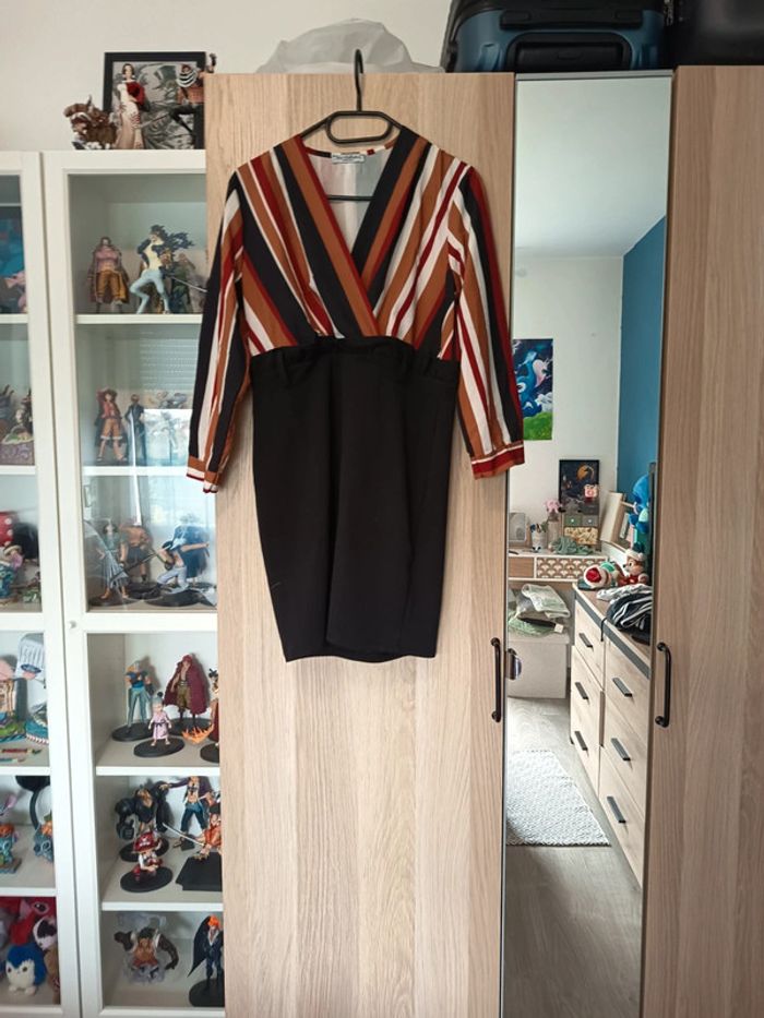 Robe chic noir rayée marron et blanc neuve Marque New collection - Taille Unique = Taille S 36