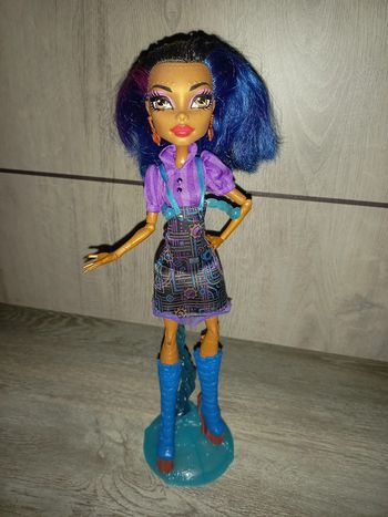 poupée monster high robecca stam art class
