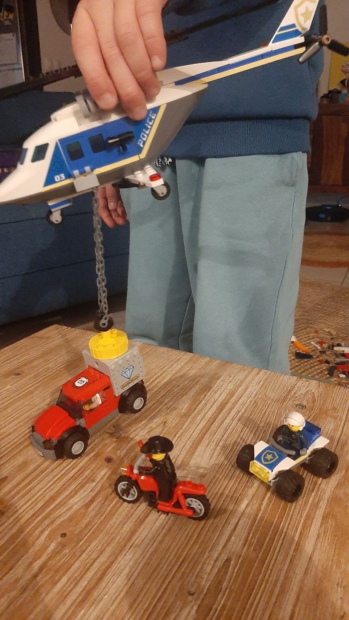 Lego City L'arrestation en hélicoptère - photo numéro 2