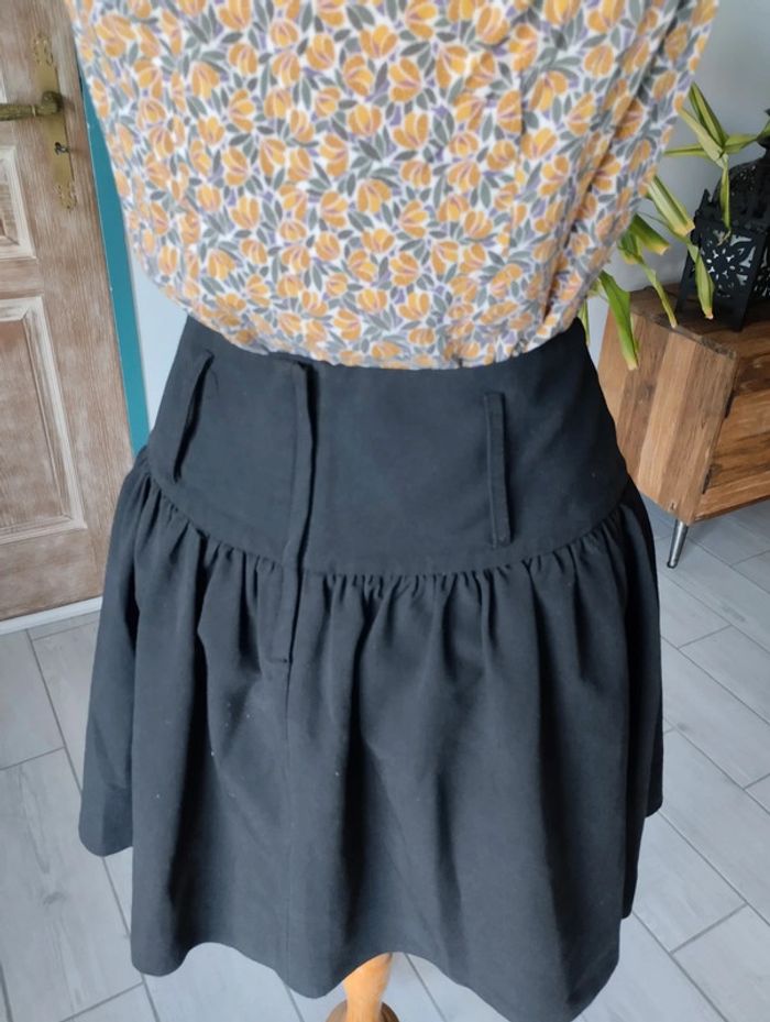 Jupe noire 🖤 - photo numéro 2