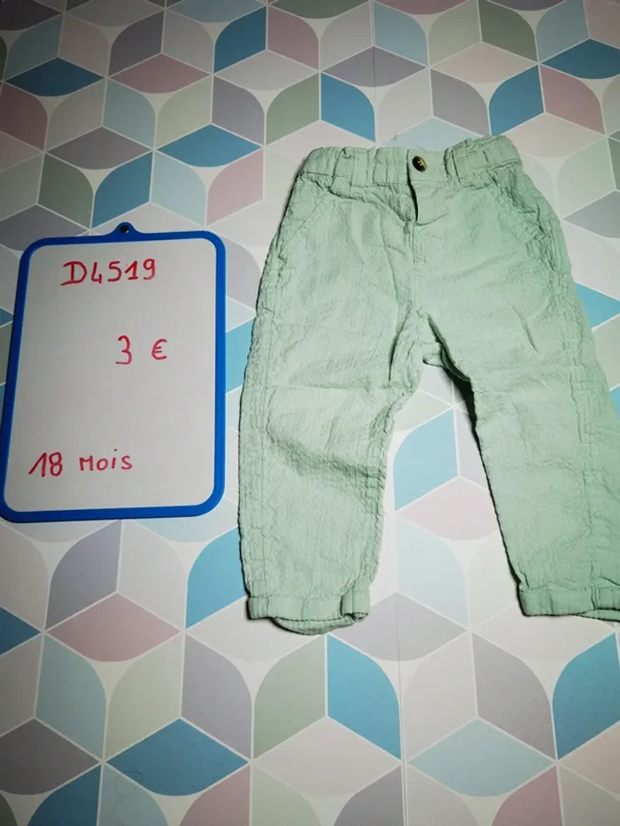 D4519 - pantalon fin garçon 18 mois