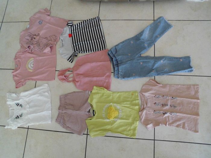Lot de 9 vêtements fille 4ans Disney et autres