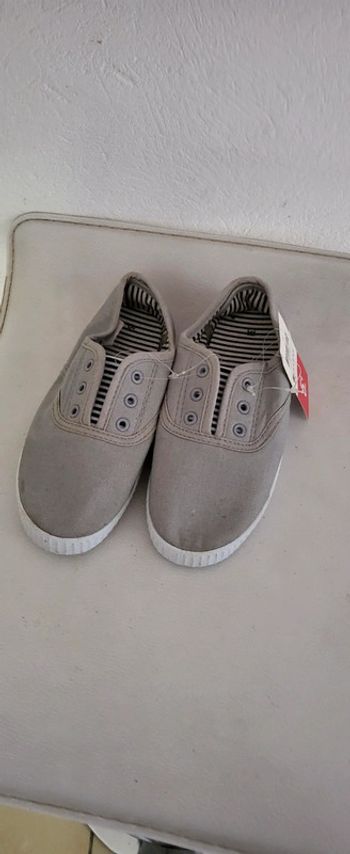 Chaussures toile neuve T31