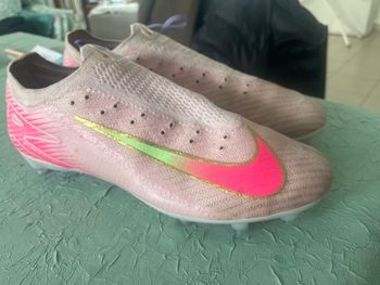 Chaussures de foot  Nike 42