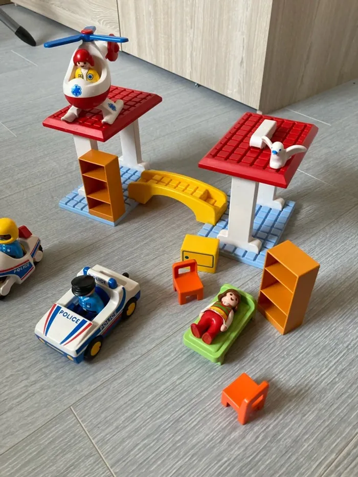 Playmobil 1.2.3 coffret Hopital avec secouriste et policier 5046 - photo numéro 4