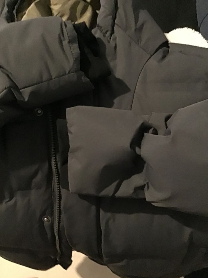 Doudoune garçon Zara gris foncé taille 8 ans bon état passe pouce sans fourrure - photo numéro 3