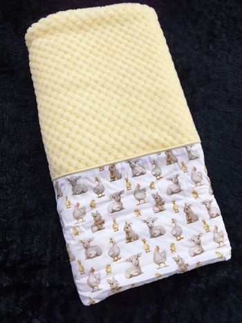 Couverture poussin mouton jaune