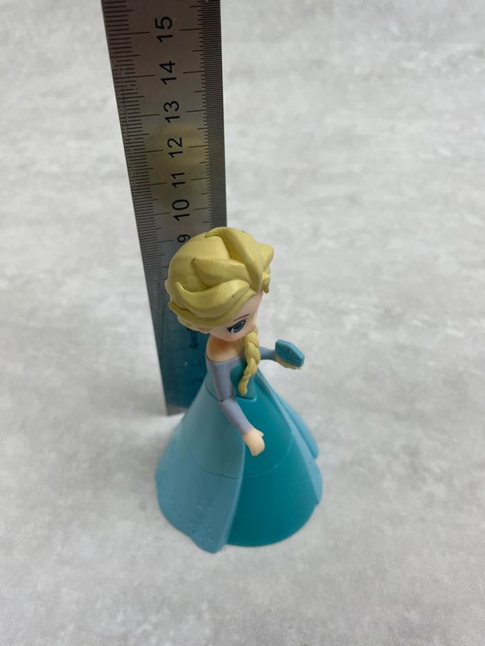 Petite figurine Gashapon Elsa la reine des neiges disney Japon - photo numéro 6