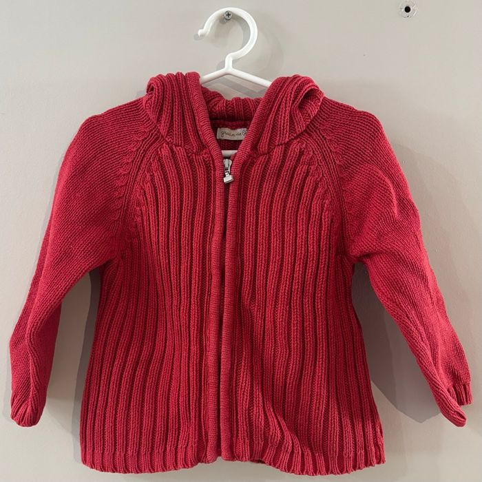 Gilet à capuche rouge