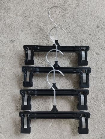 Lot de 4 cintres 🖤