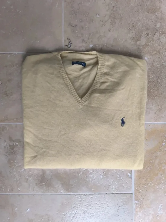 Pull col V laine d'agneau Ralph Lauren homme jaune logo marine