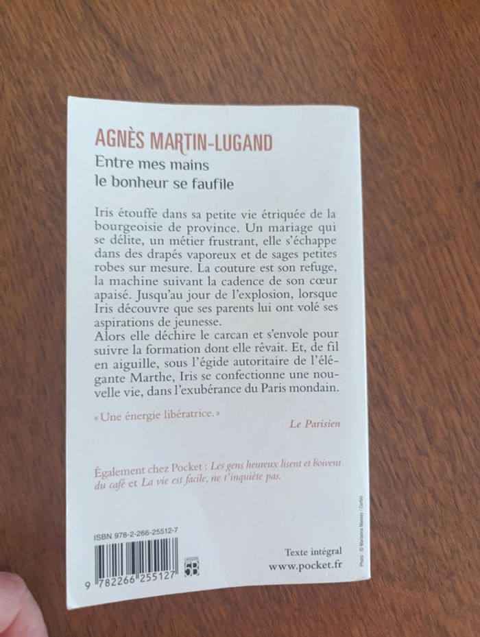 Livre entre mes mains le bonheur se faufile - photo numéro 2
