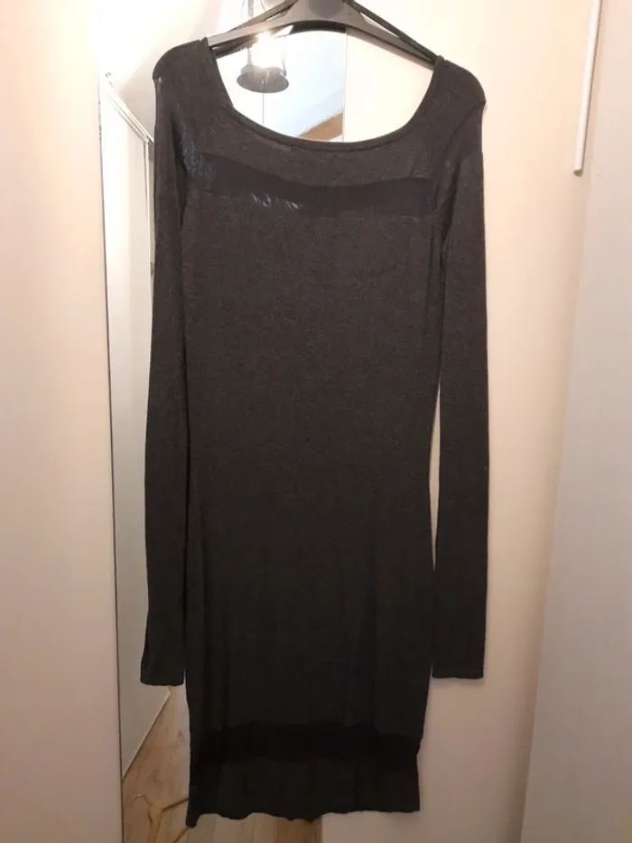 Robe noire à manche longue de taille 38 - photo numéro 2