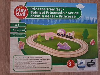 Circuit de train en bois neuf