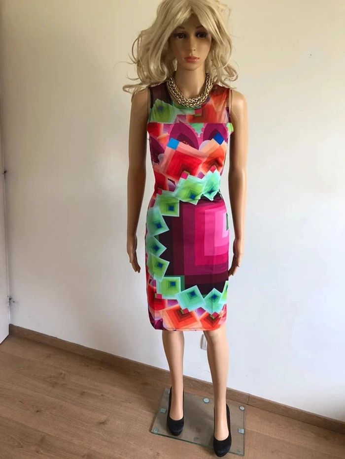 Robe noire et multicolore neuve sans manches Desigual taille XS (valeur 79€) - photo numéro 3