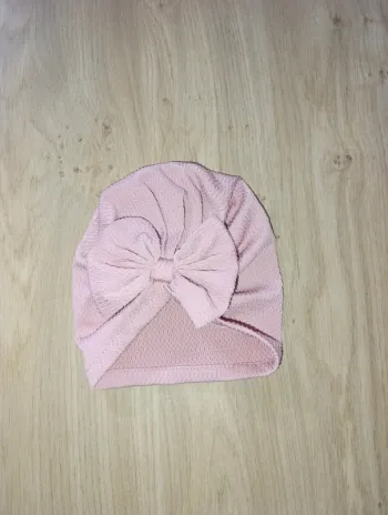 Bonnet avec gros nœud