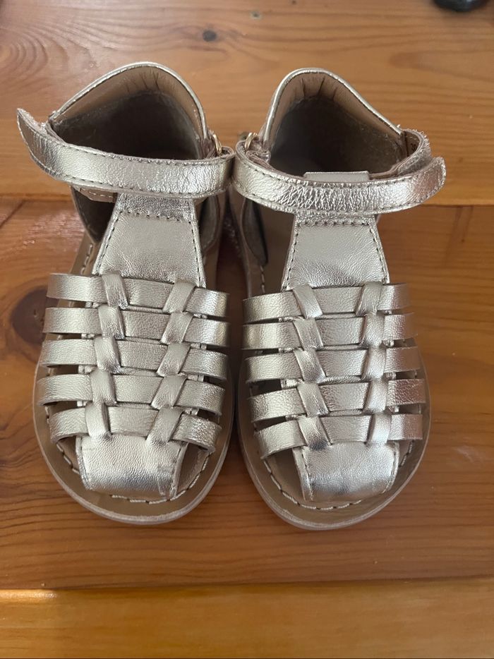 Sandale taille 23