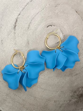 Superbe grosse paire de créoles en acier inoxydable et pétales acryliques