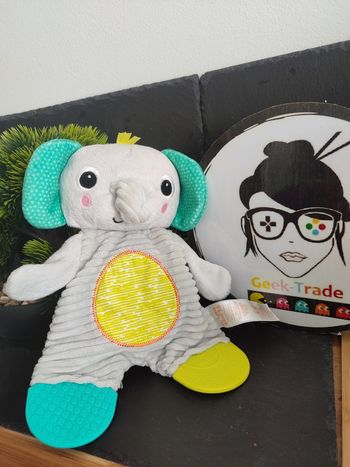 doudou éléphant bright starts gros vert jaune rond anneau dentition rose 1351