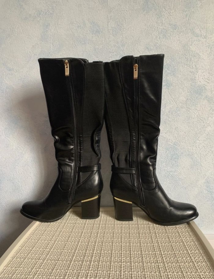 Bottes noires - photo numéro 3