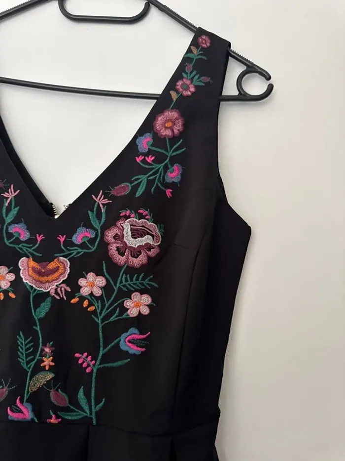 Robe noire brodée fleurs Pimkie - photo numéro 3
