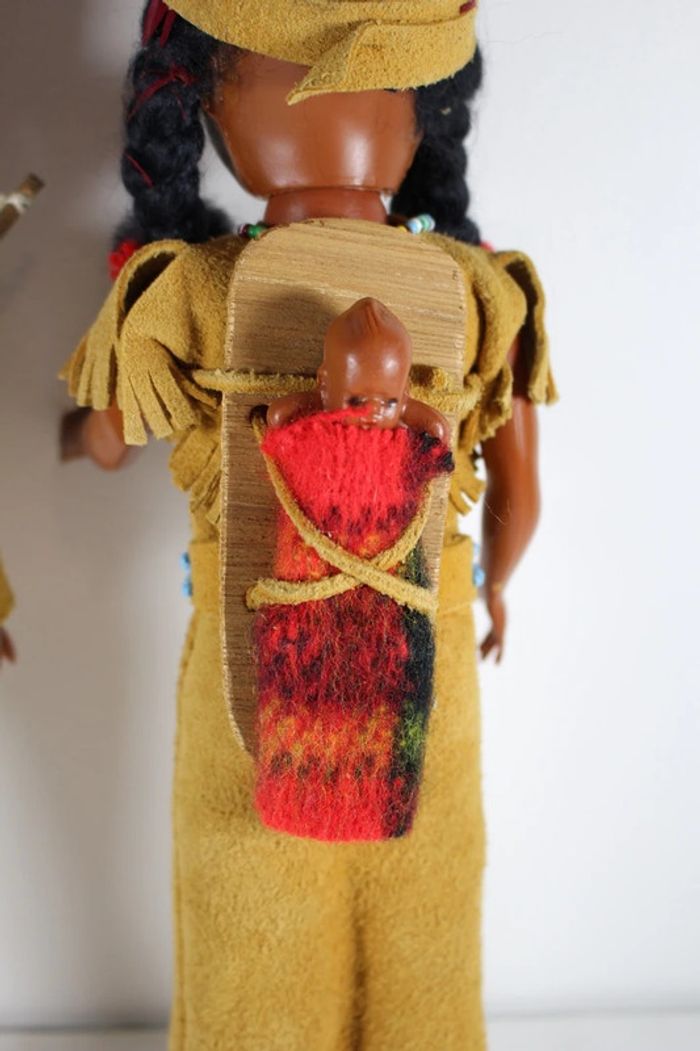 Carlson Dolls American Native Ancienne poupée lot de 2 avec accessoires. - photo numéro 7