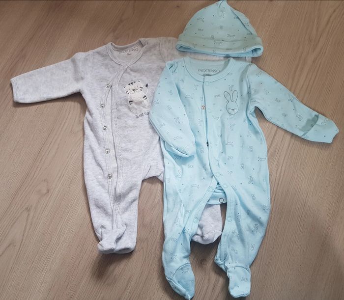 Lot 2 pyjamas in extenso