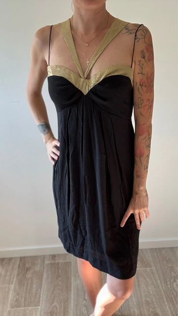 Robe chic Sandro noir et dorée taille 1 en parfait état