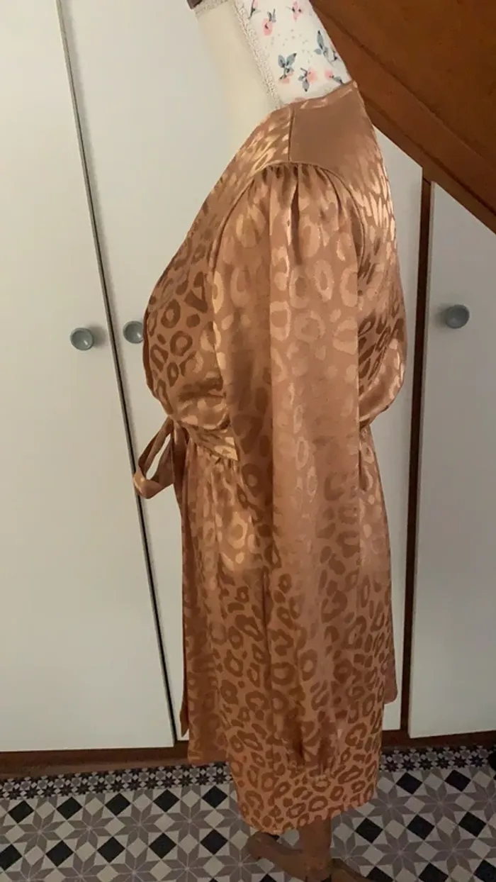 Robe effet satiné - photo numéro 3