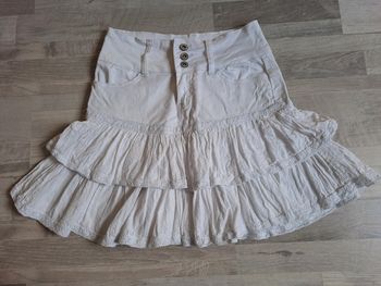 Jupe courte banche à volant taille 36 etam