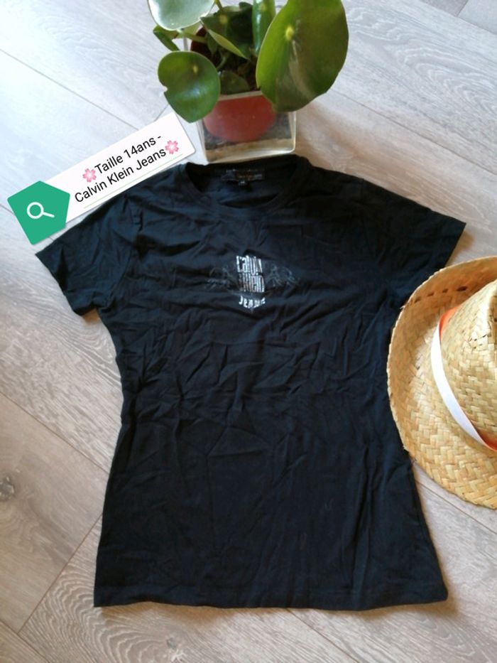 🌸Tee shirt noir peplum aux motifs argentés 14 ans "Calvin Klein" 🌸