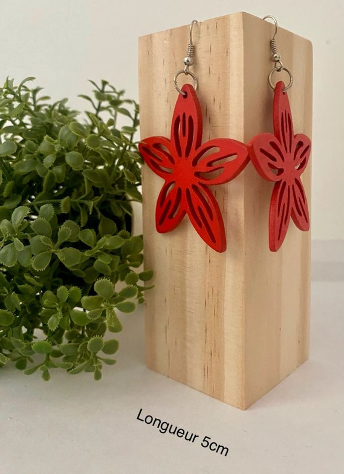 Superbes boucles d’oreilles pendantes bois rouges - photo numéro 3