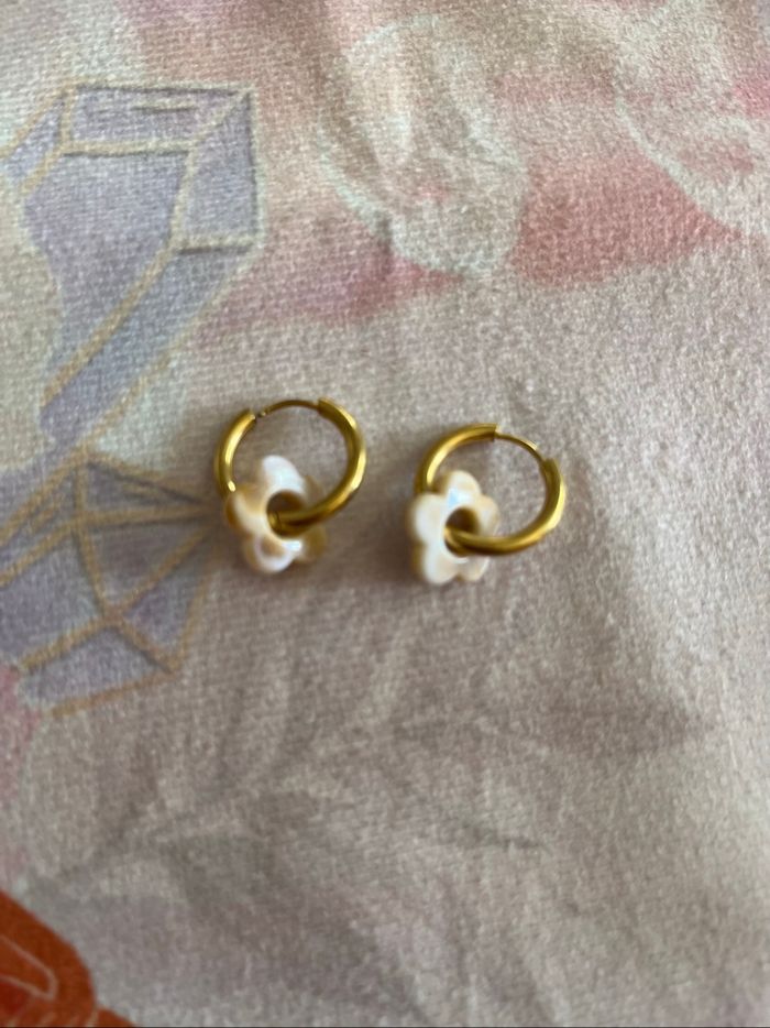 Boucles d’oreilles, fleurs résine