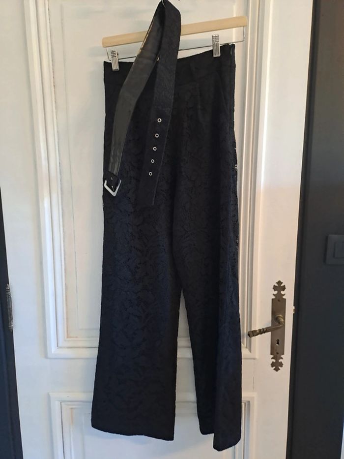 Pantalon dentelle noire avec ceinture
